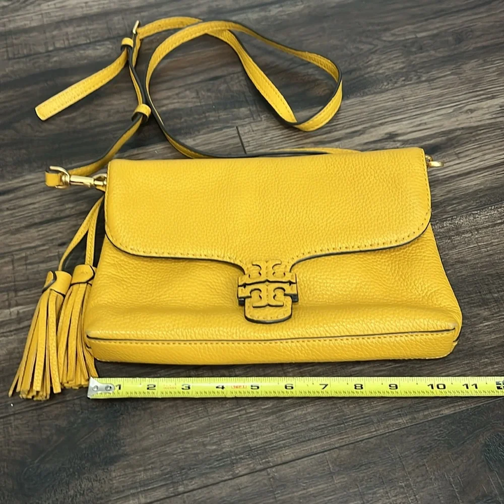 EUC Tory Burch Gold McGraw Foldover Leather Crossbody Bag